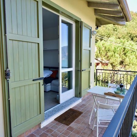 Italian Vacation Homes - La Petite Maison Du Lac Tavernola Bergamasca Bagian luar foto