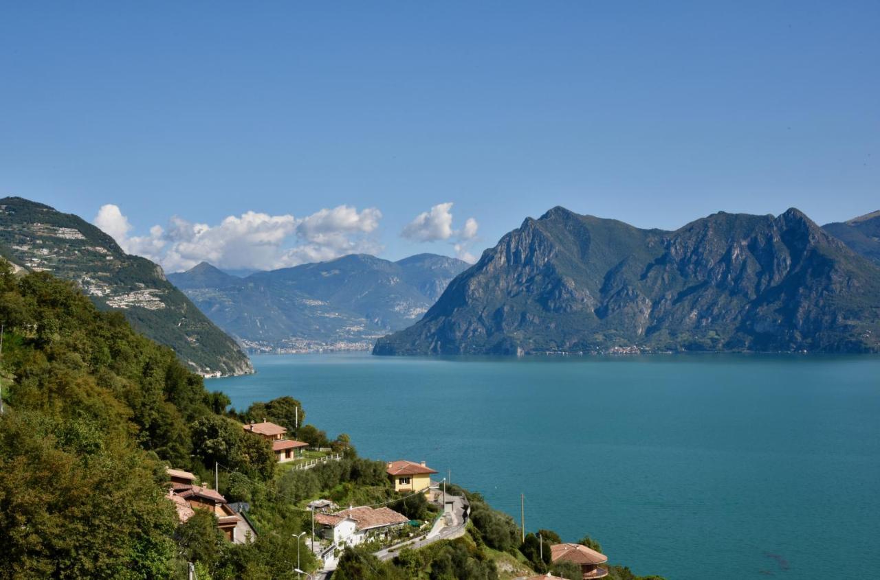 Italian Vacation Homes - La Petite Maison Du Lac Tavernola Bergamasca Bagian luar foto
