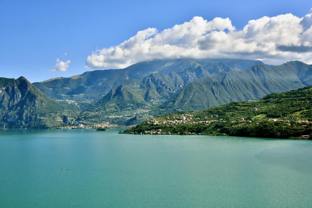 Italian Vacation Homes - La Petite Maison Du Lac Tavernola Bergamasca Bagian luar foto