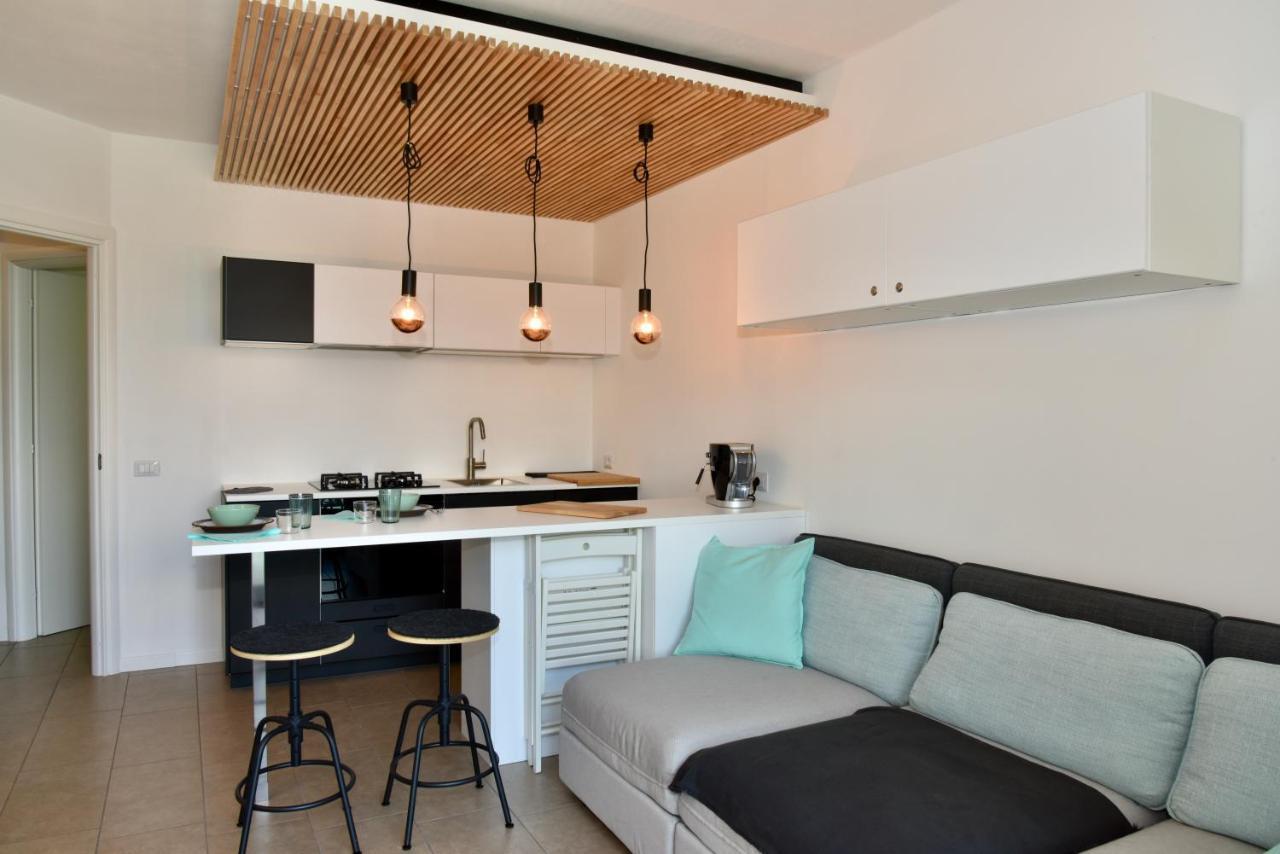 Italian Vacation Homes - La Petite Maison Du Lac Tavernola Bergamasca Bagian luar foto