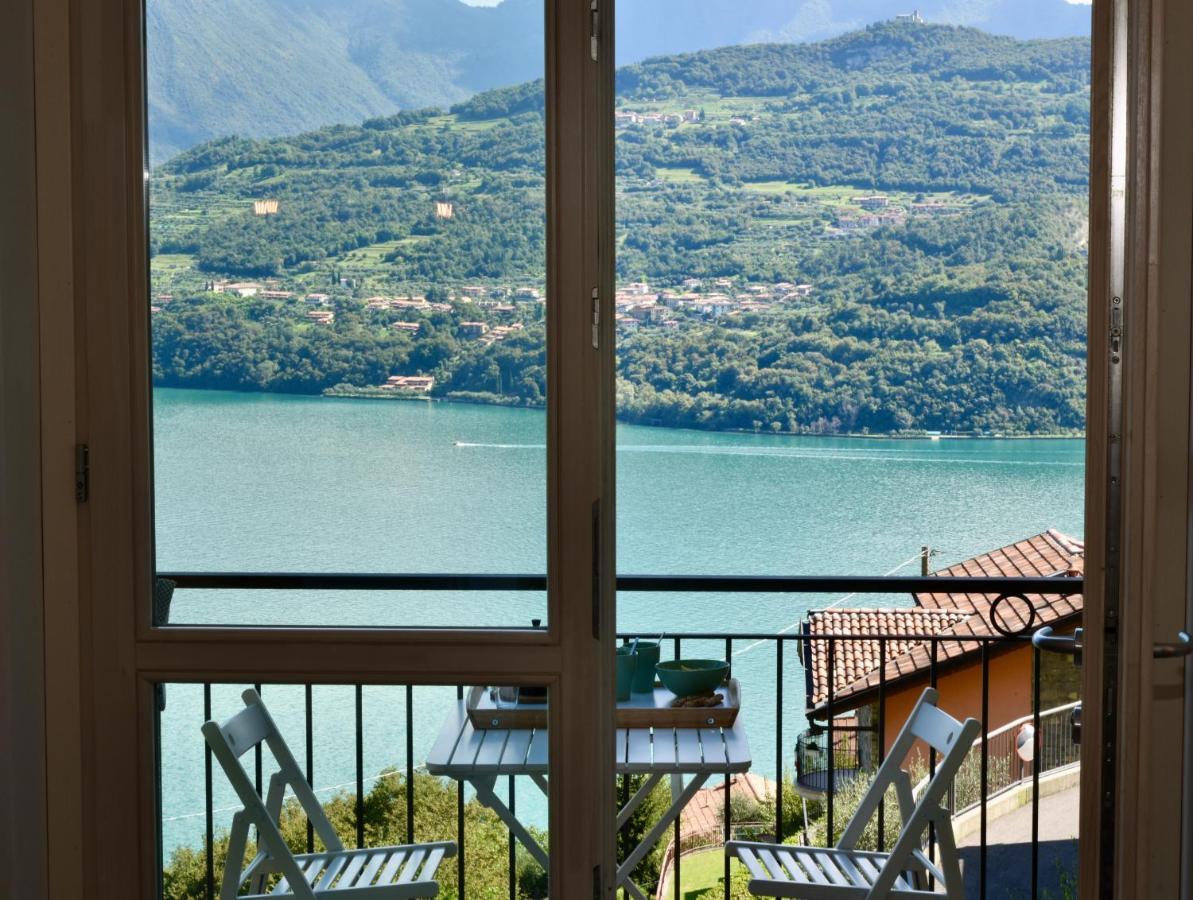 Italian Vacation Homes - La Petite Maison Du Lac Tavernola Bergamasca Bagian luar foto